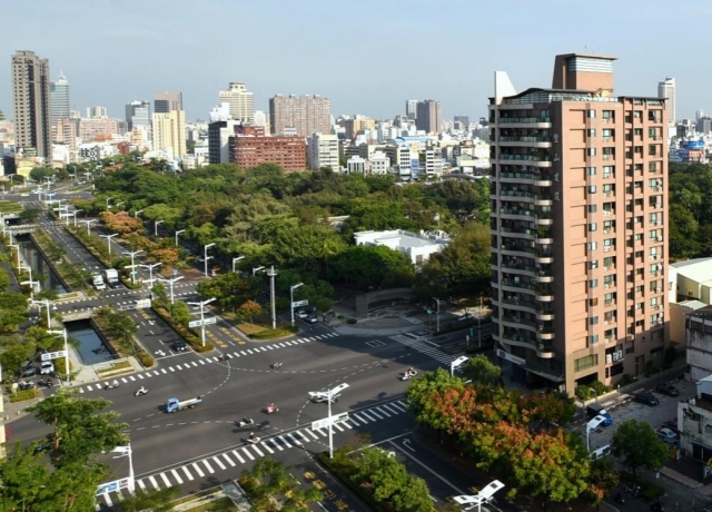 富立每坪250萬購民生、中華路596坪商五角地 蓋33樓鋼骨豪宅