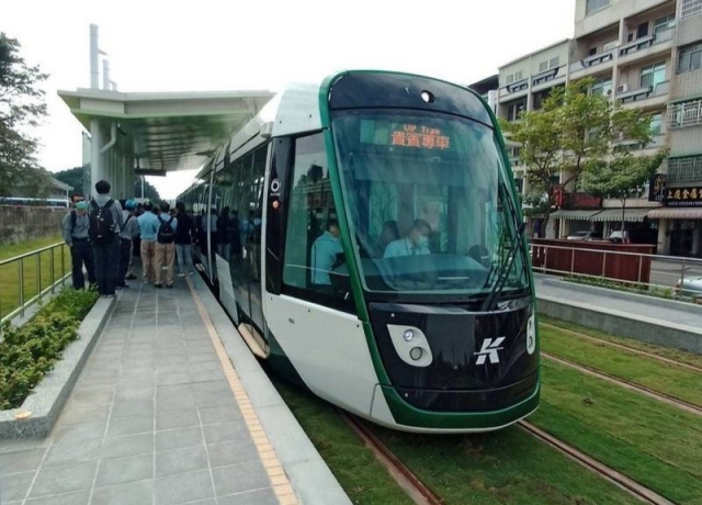 通車剩最後一哩路！ 高雄輕軌二階大南環段完成履勘