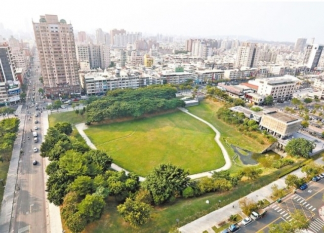 人口紅利　捷運黃線　百貨商場　文山特區快速發展