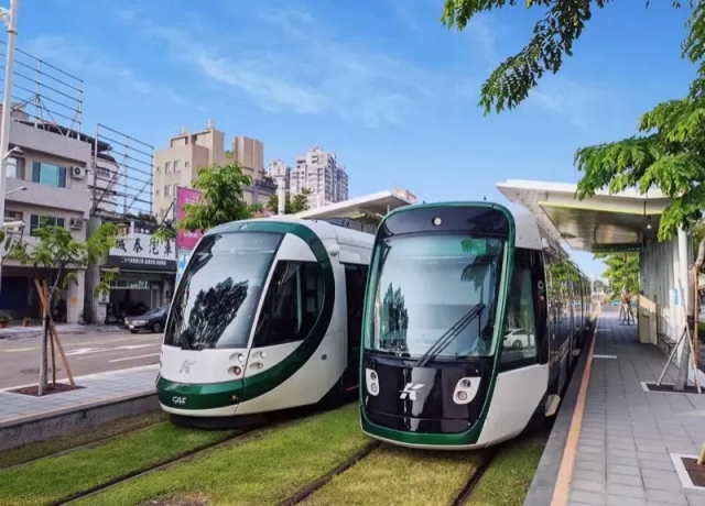 高雄輕軌年底縮短班距 捷運黃線確定全地下化