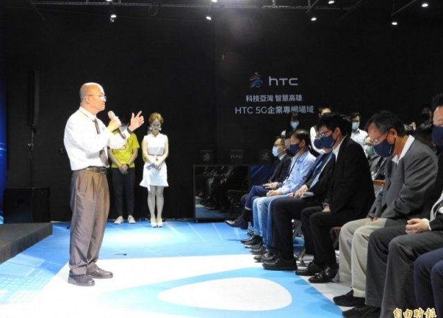 HTC在高雄打造5G專網VR場域 陳其邁先禱告