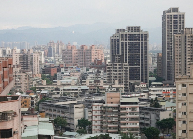 囤房稅7版本 周四交鋒