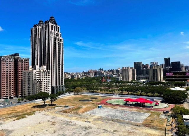 北高雄博愛特區百貨商圈有魅力 鋼骨摩天大樓快速群聚