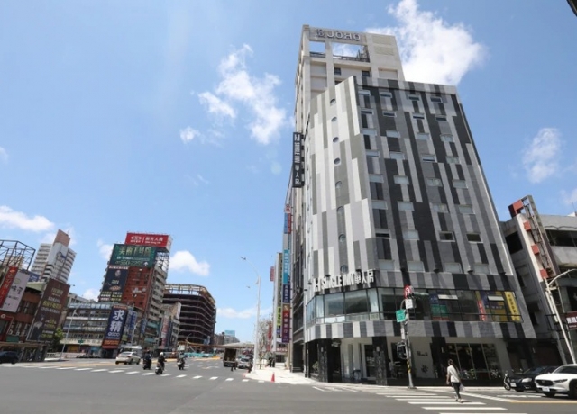 疫情創商圈　高雄車站地標旅館2.38億求售