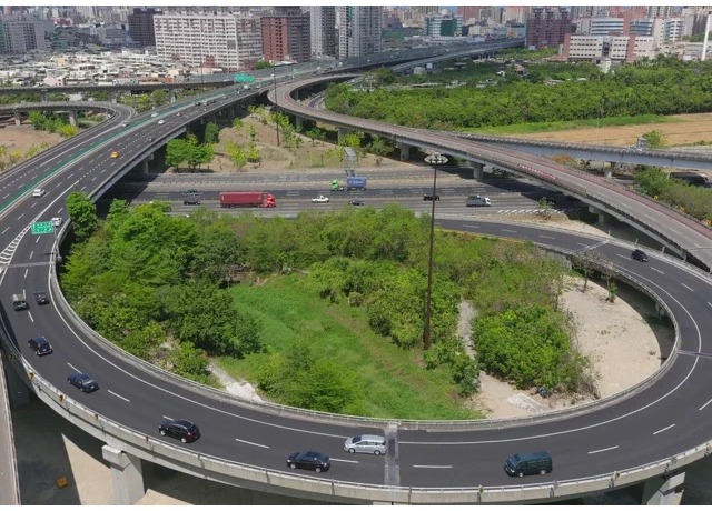 高雄鼎金系統國1往國10西向匝道拓寬 紓解壅塞