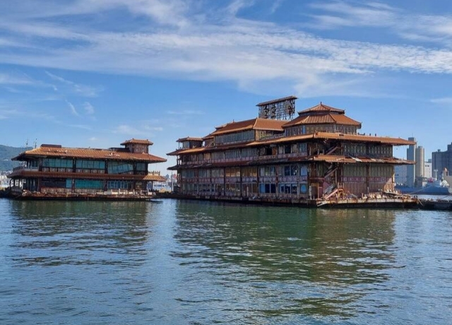 「珍寶海鮮舫」高雄版！海上皇宮荒廢21年 港務公司喊拆