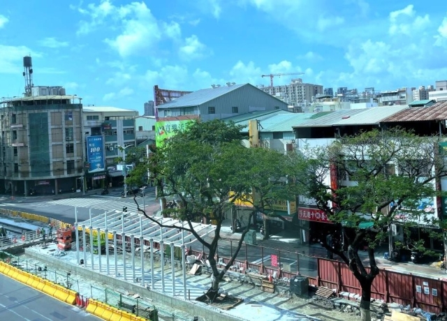 高雄輕軌年底將成圓 醫院、學校、百貨商場站最夯 明年有看頭