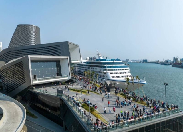 高雄港埠旅運中心「海韻藝術廣場」開放了