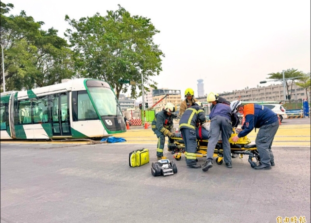履勘有條件通過 高雄輕軌元旦全線通車