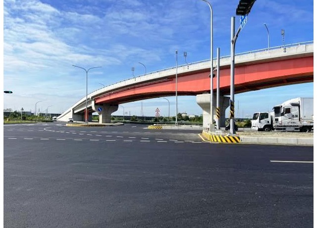 新港社大道與南科聯絡道路口轉向高架道路完工 開放通車紓解交通