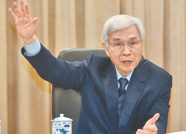 跌破市場眼鏡！ 楊金龍耍鷹升息半碼