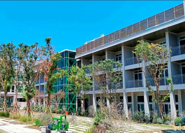 《高雄》高港候工室活化 水岸輕軌旅宿今開幕