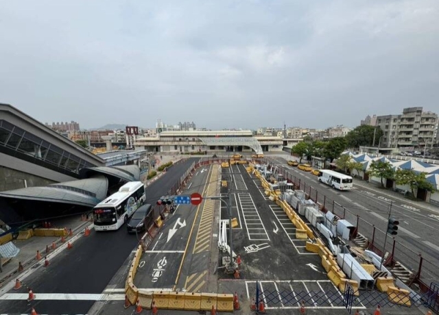 台鐵岡山火車站前廣場大改造 高市捷運局：6月底前可完成
