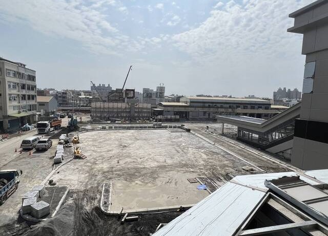 台鐵岡山站前廣場改造 高市捷運局︰5/21大U動線切換