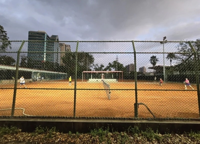 高雄中正高工體育場27%土地變商業用地 居民擔心籃球場消失