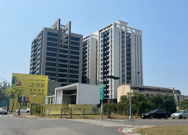 台積電高雄擴產上樑　高雄大學新屋單坪站上35萬元