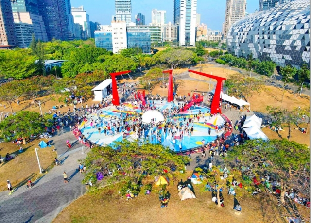 《高雄》星光公園戲水區擴大 擬提早開放
