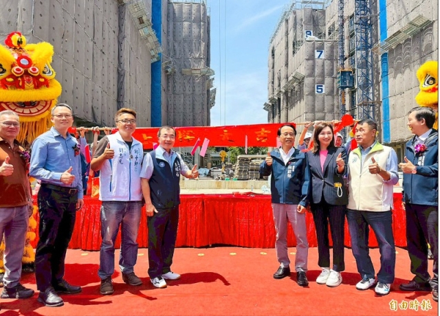 大寮社宅上樑典禮 明年7月完工
