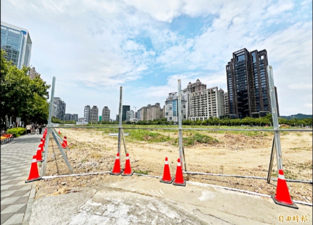 建商退場觀望 土地交易量大減23％