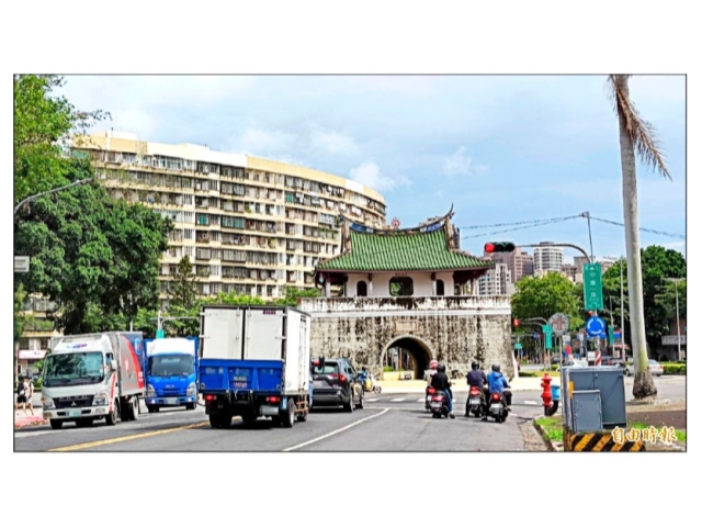 配合新台17線 左營南門圓環改路型