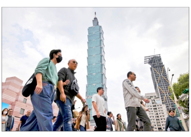 央行上調今年經濟成長率至4.55%