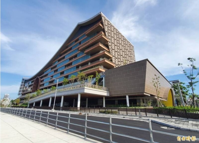 高雄鳳山車站大樓四度招商流標 屋頂太陽能發電已出租