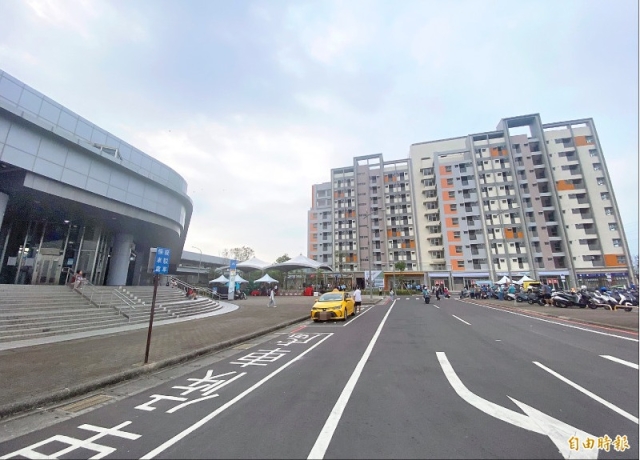 高市大寮社宅揭牌 緊鄰捷運到站即到家