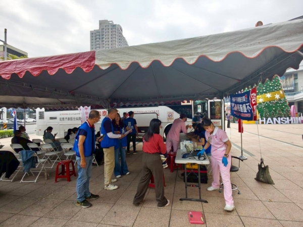 LINE_ALBUM_20251129漢神巨蛋捐血站_251201_16