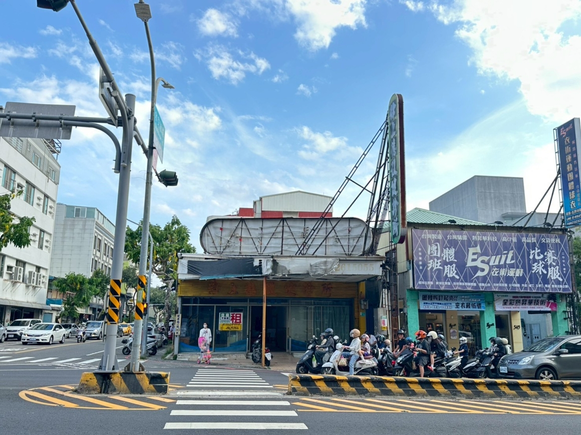 GBR26013 學區角窗金店 照片(1)