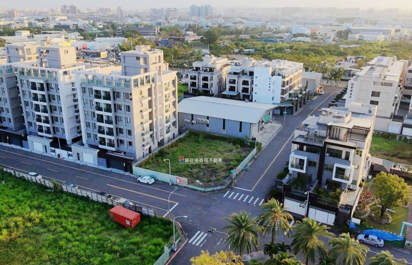 鳥松重劃三角窗建地