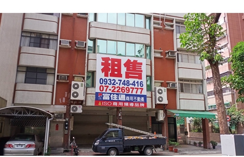 陽明商圈大面寬透天店面