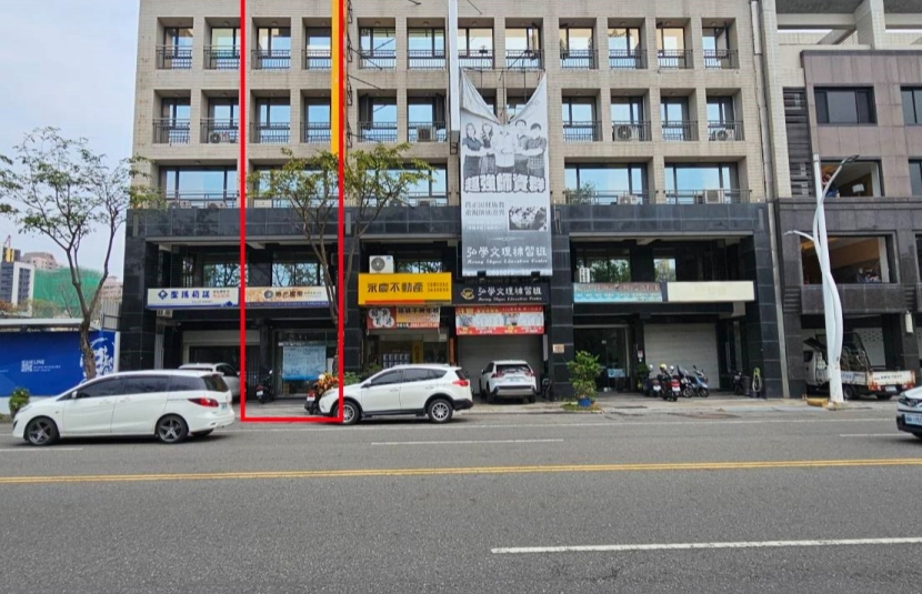 左營R15捷運站大地坪電梯透店