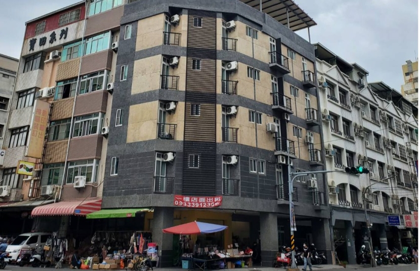 楠梓日月光電梯三角窗店面