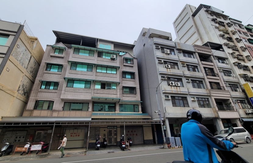 駁二寬梯透天店面