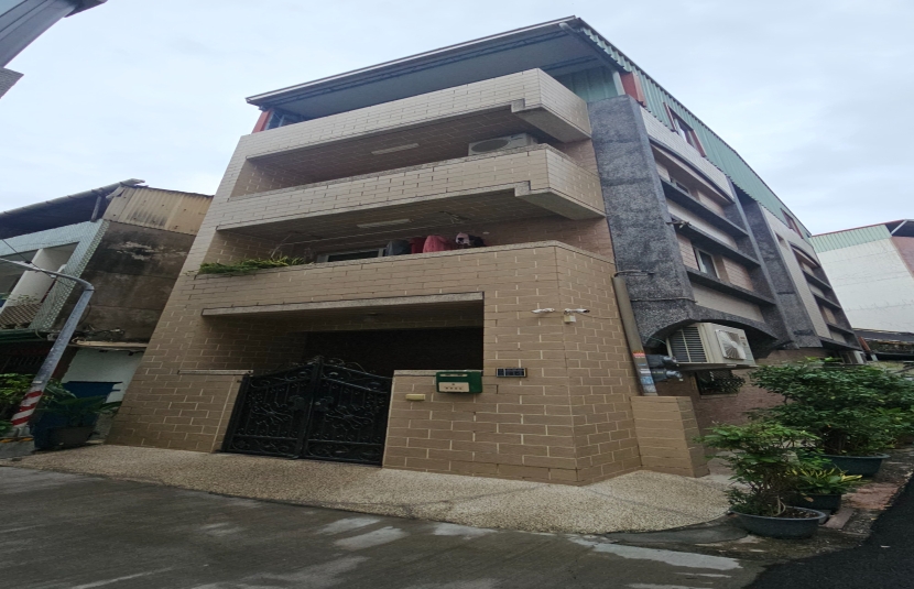 美術館旁透天邊間住家