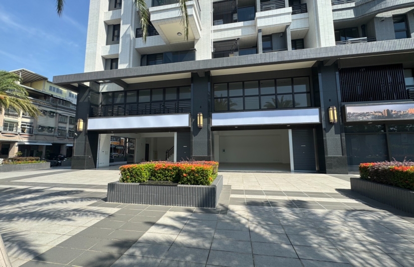 新五甲三角窗店面