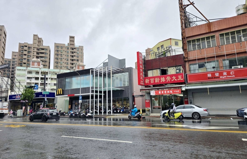 麥當勞旁大面寬店面