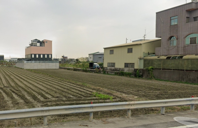 正河堤路上農地。近和發園區