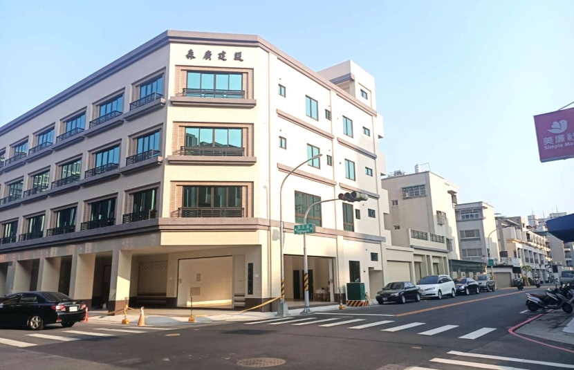 鳳頂熱鬧有市收租三角窗