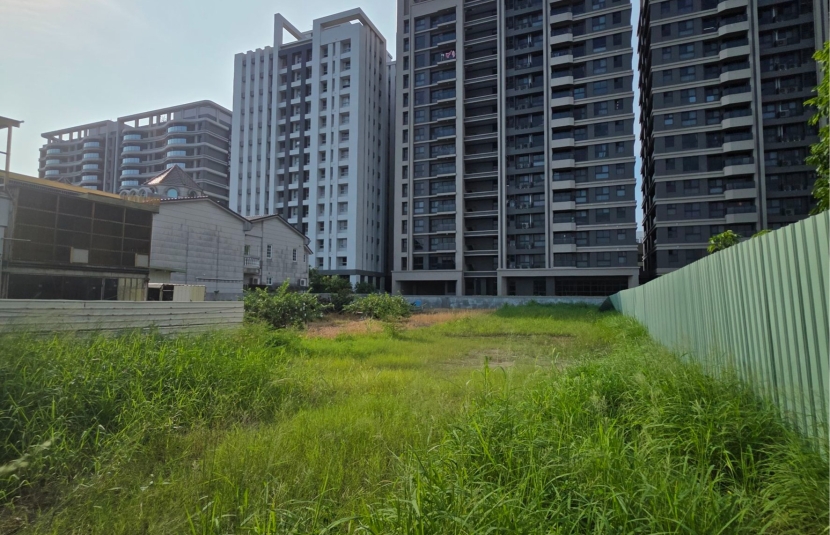 高雄大學河堤景觀第一排建地