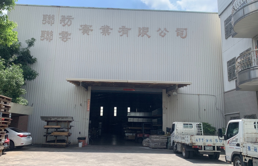 大寮近大發產業園區光明路上農地廠房