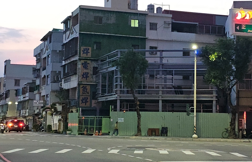 正義車站三角窗店面出租
