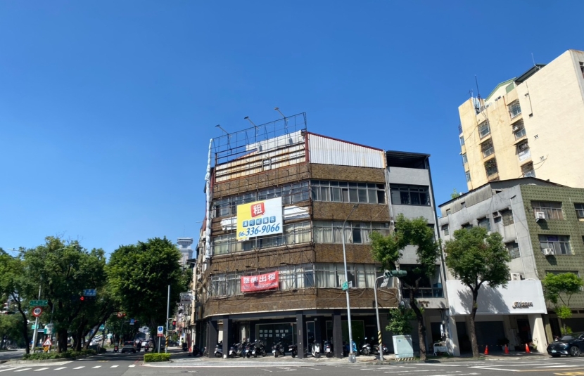 民族七賢三角窗店面