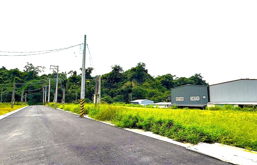 綠野山莊旁方正分割農地