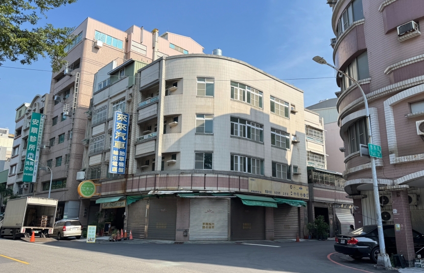 佛公國小三角窗金店