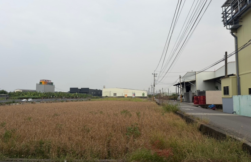 和發至學巷內三角窗農地