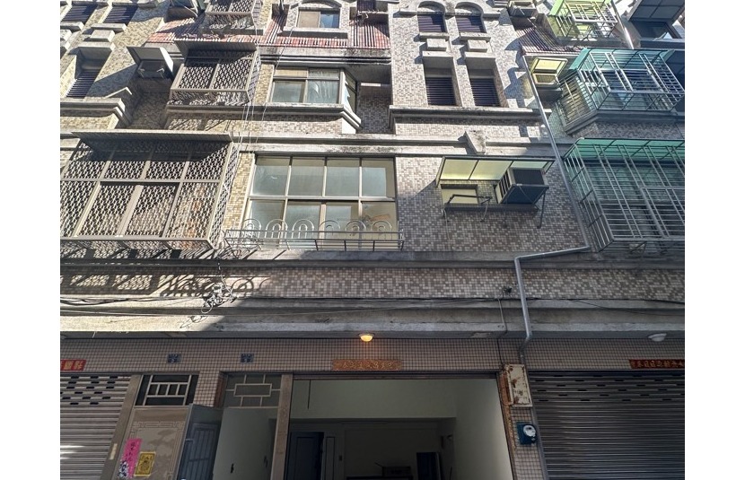 凹仔底透天車庫別墅