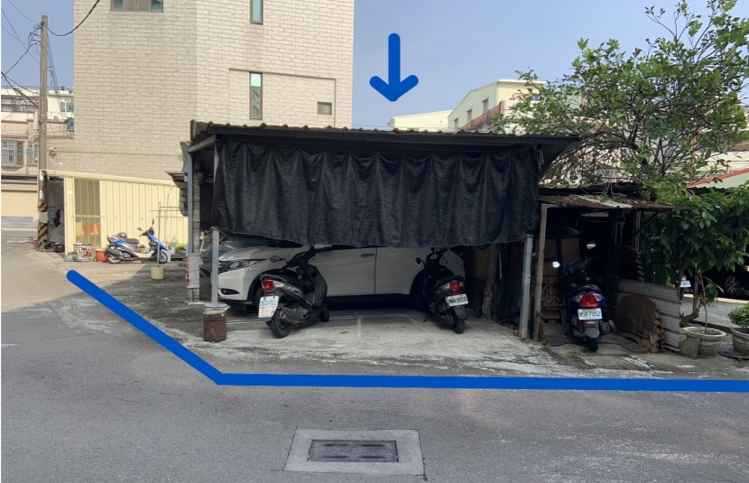 路竹捷運三角窗建地