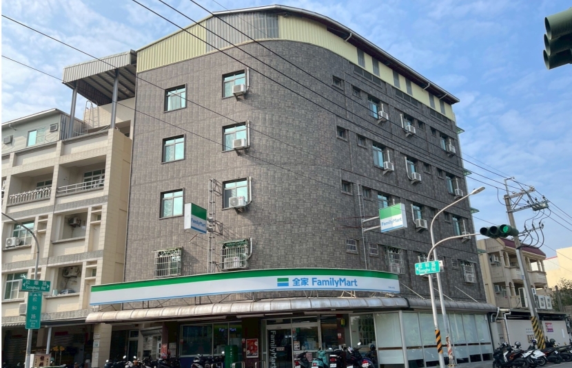 餐飲學校三角窗店面