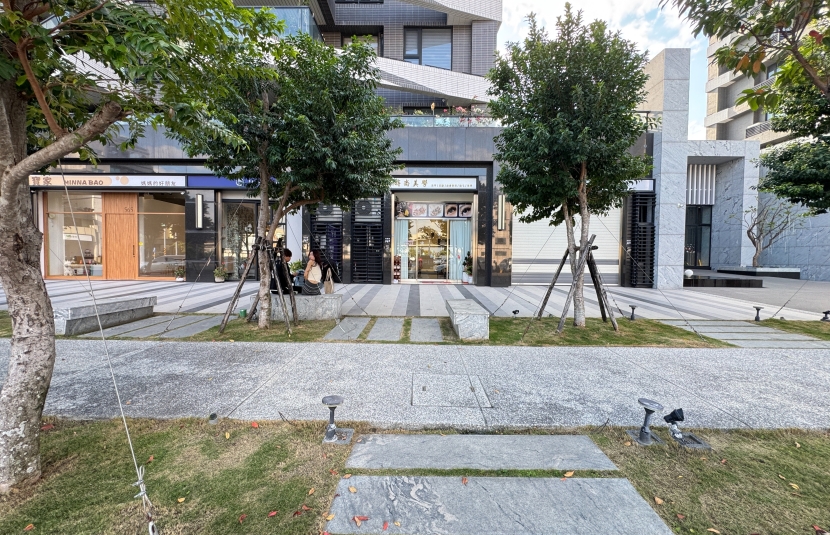 鳳翔77重劃區一樓美店面+三平車